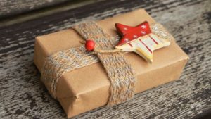 Подарок на любой праздник – что подобрать сослуживцам?